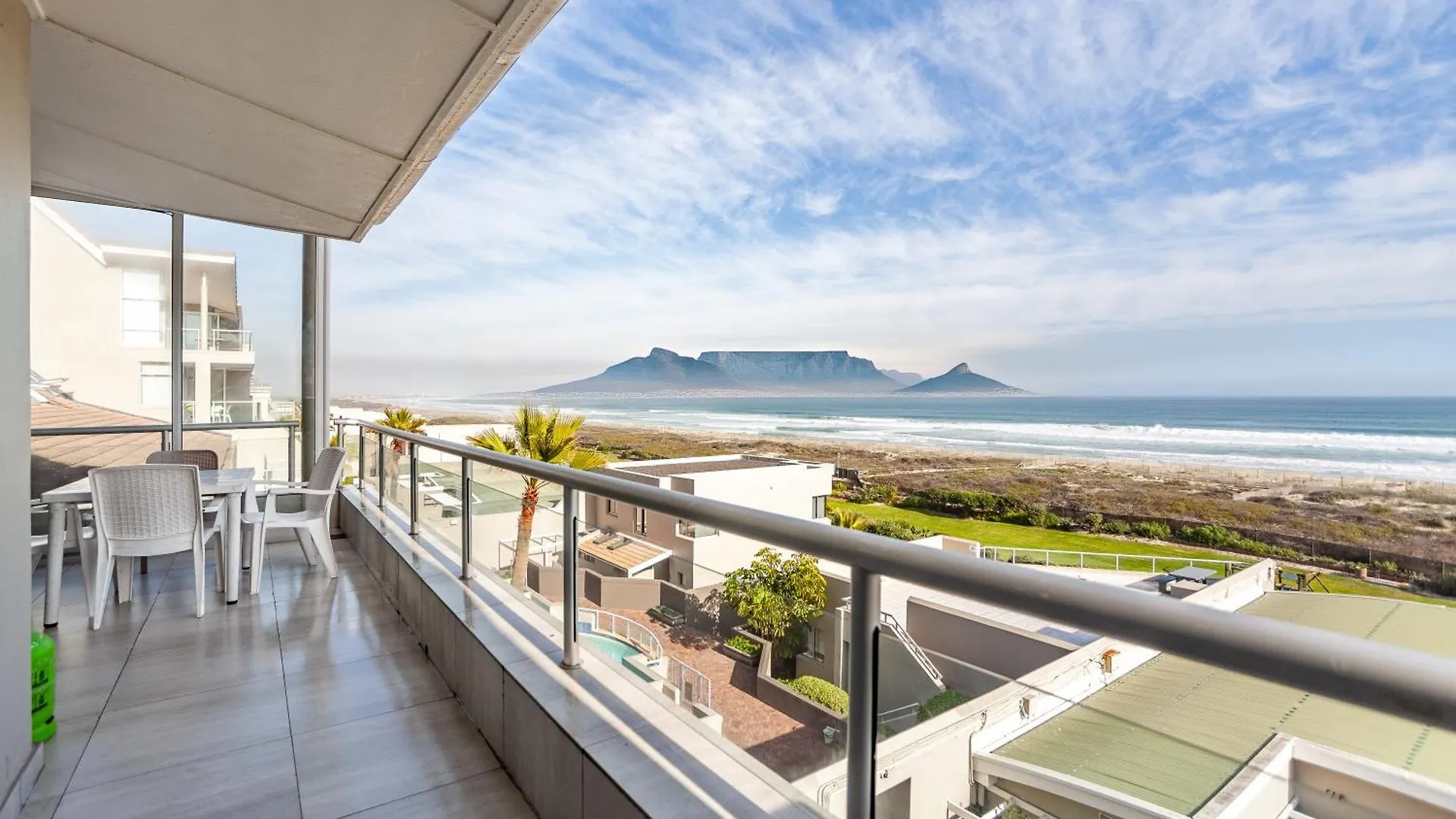Luxury Private Beachfront 2 Bedroom Dolphin Apartment, Blouberg, Cape Town Bloubergstrand Daire