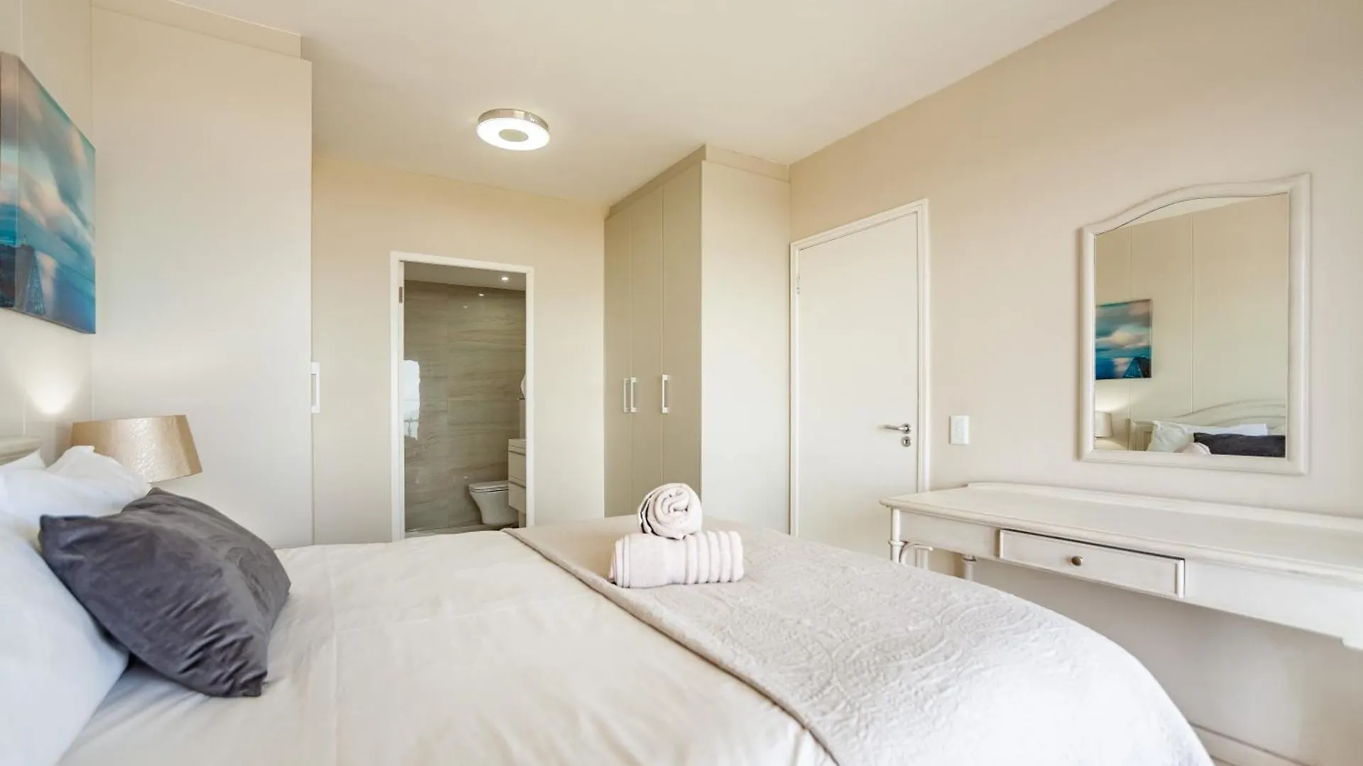 Luxury Private Beachfront 2 Bedroom Dolphin Apartment, Blouberg, Cape Town Bloubergstrand Daire