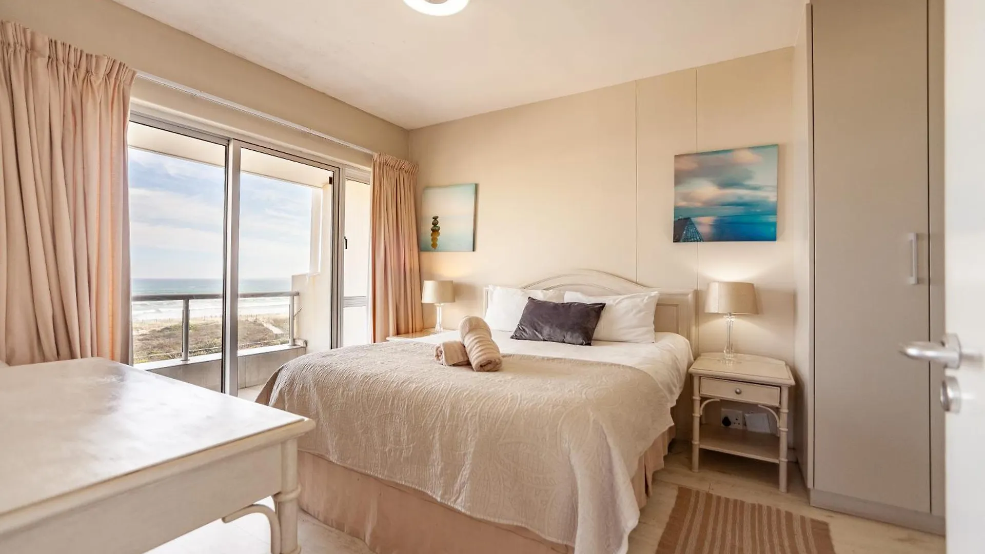 Daire Luxury Private Beachfront 2 Bedroom Dolphin Apartment, Blouberg, Cape Town Bloubergstrand