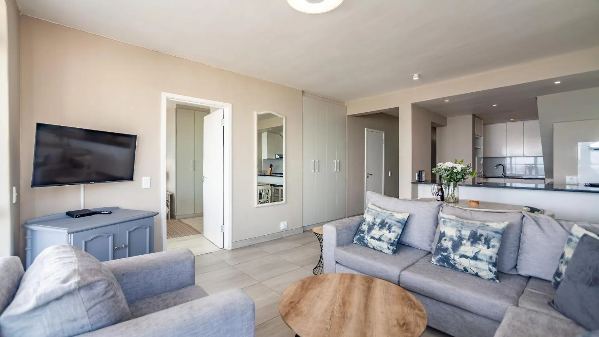 Daire Luxury Private Beachfront 2 Bedroom Dolphin Apartment, Blouberg, Cape Town Bloubergstrand