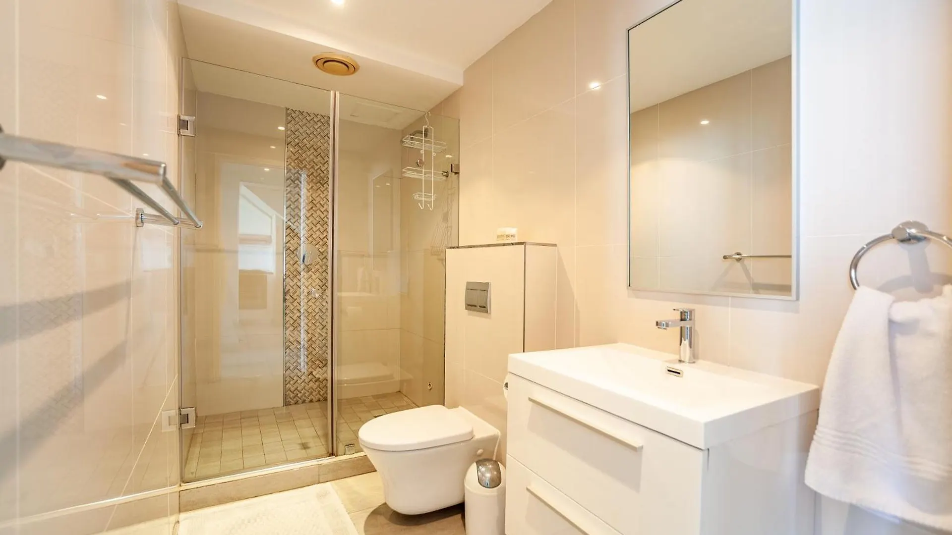 Luxury Private Beachfront 2 Bedroom Dolphin Apartment, Blouberg, Cape Town Bloubergstrand 0*,  Güney Afrika