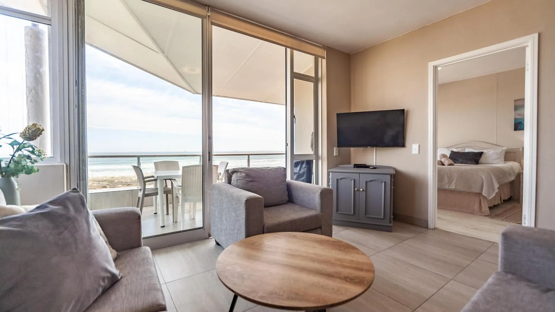 Daire Luxury Private Beachfront 2 Bedroom Dolphin Apartment, Blouberg, Cape Town Bloubergstrand