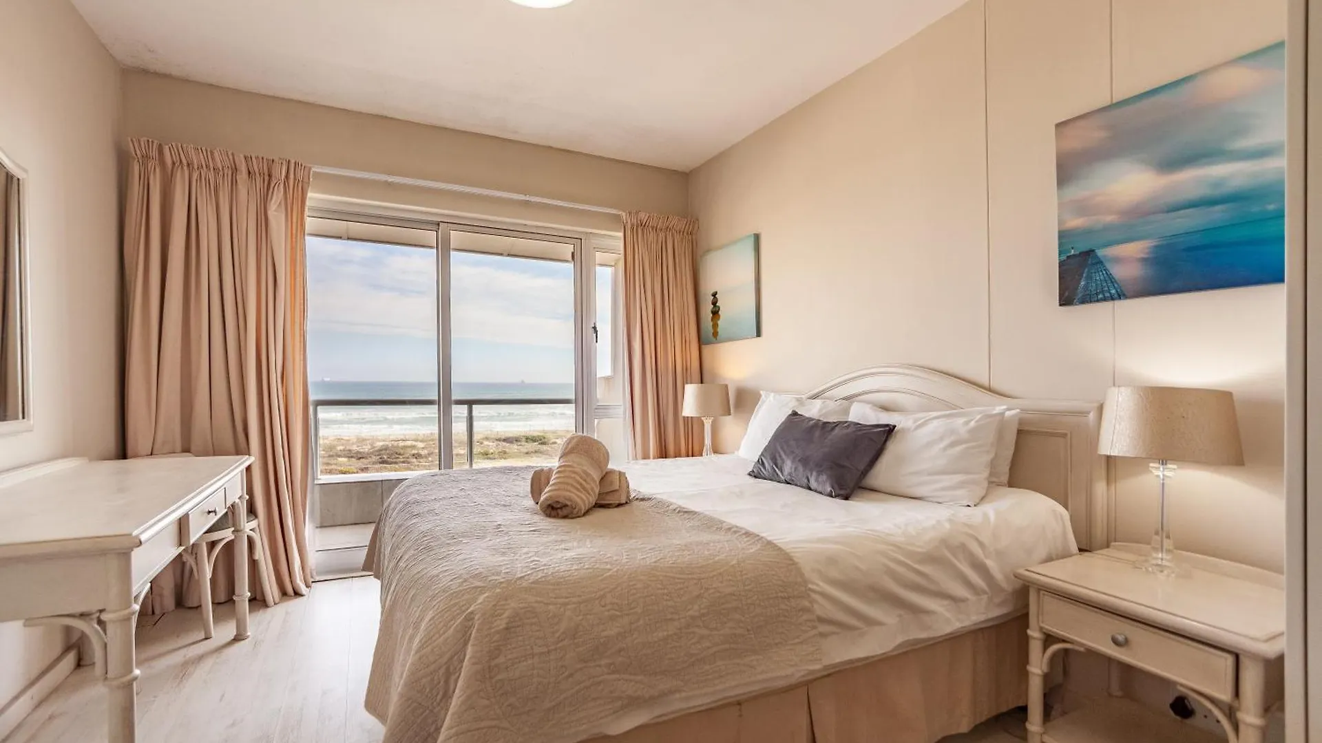 Luxury Private Beachfront 2 Bedroom Dolphin Apartment, Blouberg, Cape Town Bloubergstrand Daire