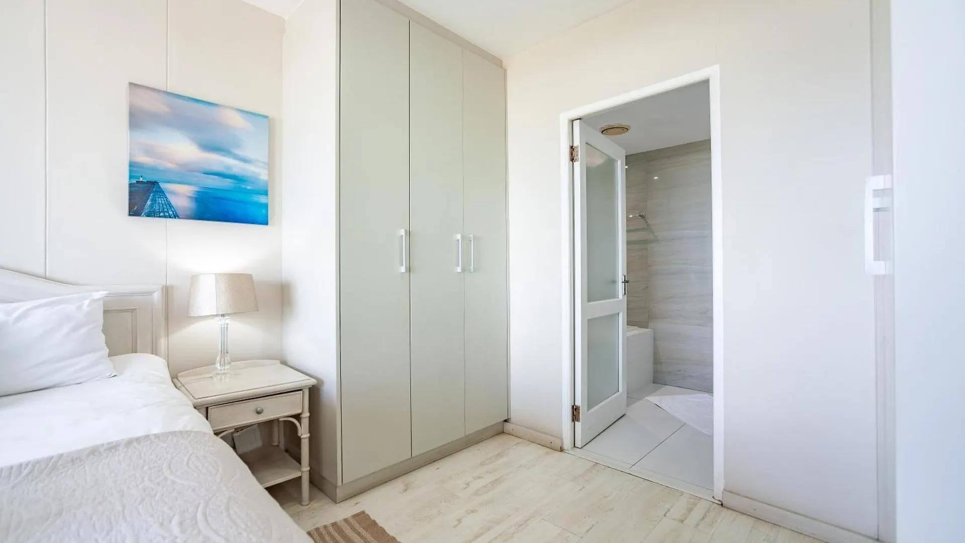 Daire Luxury Private Beachfront 2 Bedroom Dolphin Apartment, Blouberg, Cape Town Bloubergstrand