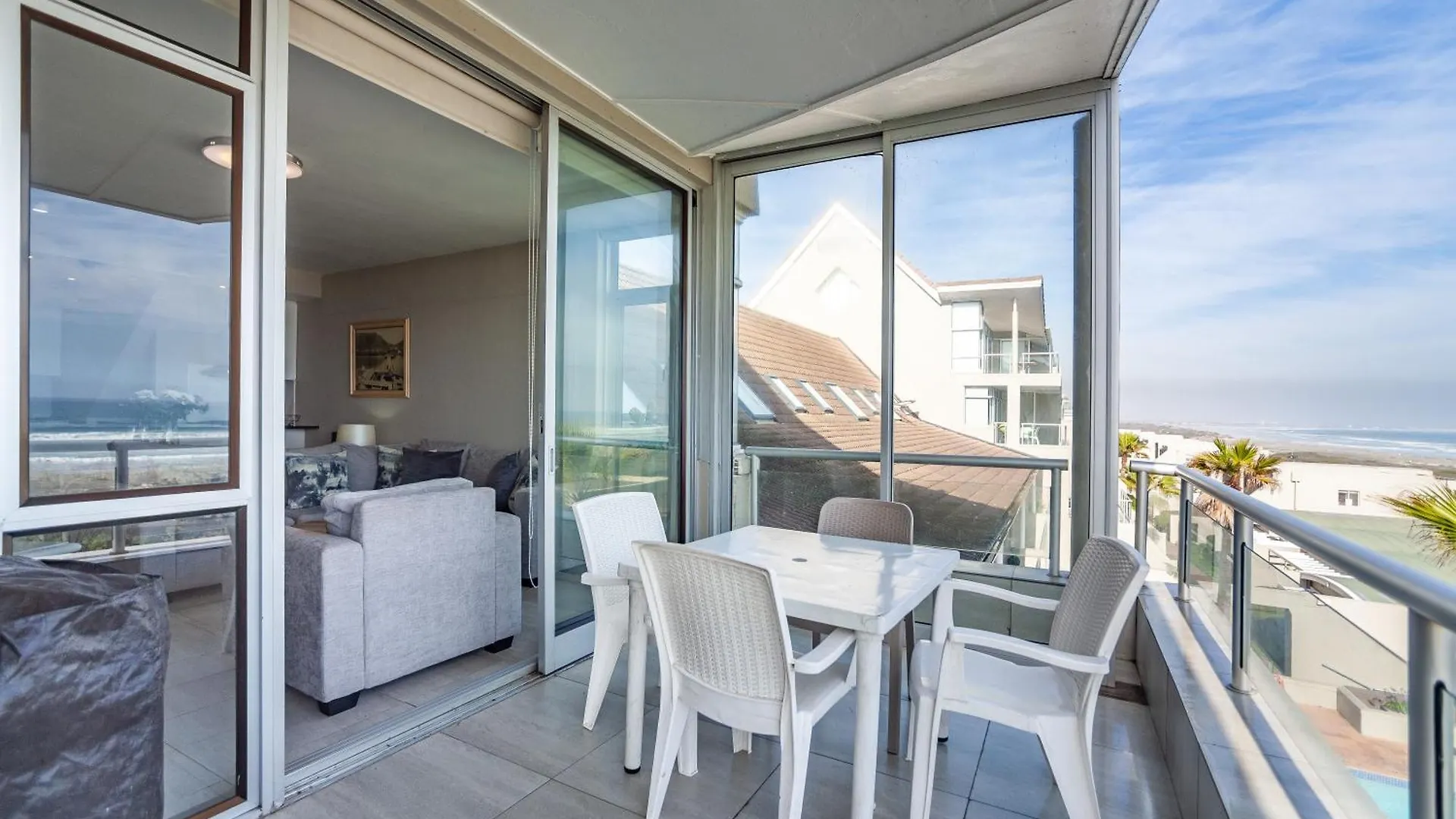 Luxury Private Beachfront 2 Bedroom Dolphin Apartment, Blouberg, Cape Town Bloubergstrand