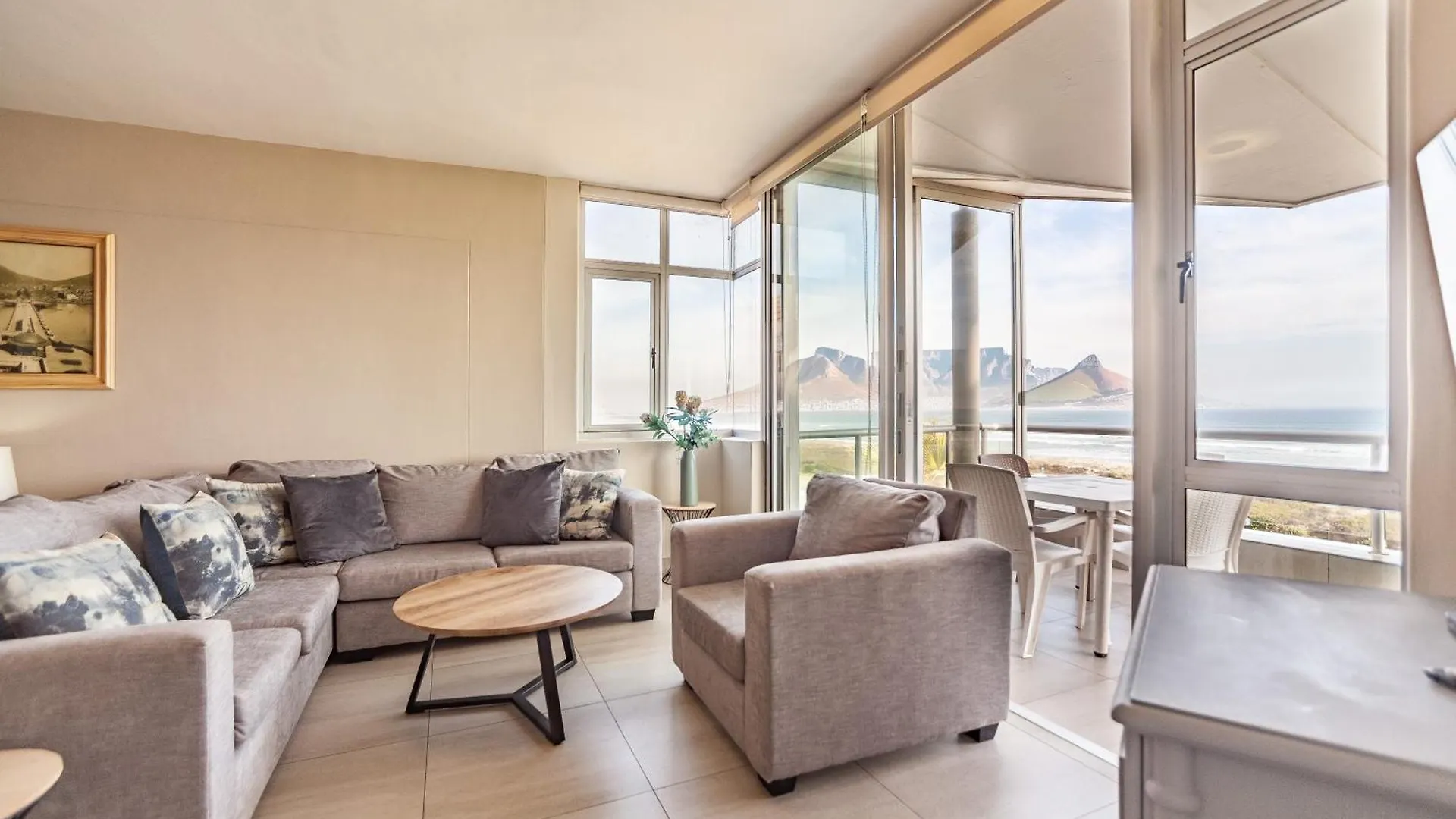 Luxury Private Beachfront 2 Bedroom Dolphin Apartment, Blouberg, Cape Town Bloubergstrand 0*,  South Africa