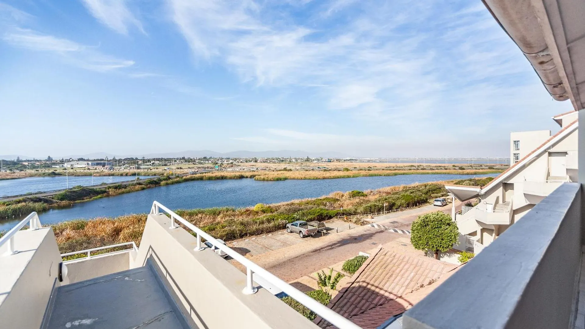 Apartment Luxury Private Beachfront 2 Bedroom Dolphin Apartment, Blouberg, Cape Town Bloubergstrand South Africa