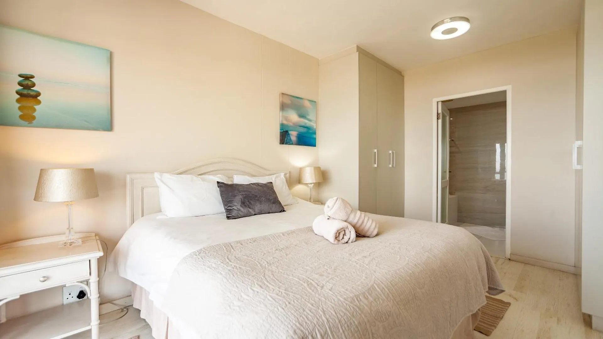 Luxury Private Beachfront 2 Bedroom Dolphin Apartment, Blouberg, Cape Town Bloubergstrand South Africa