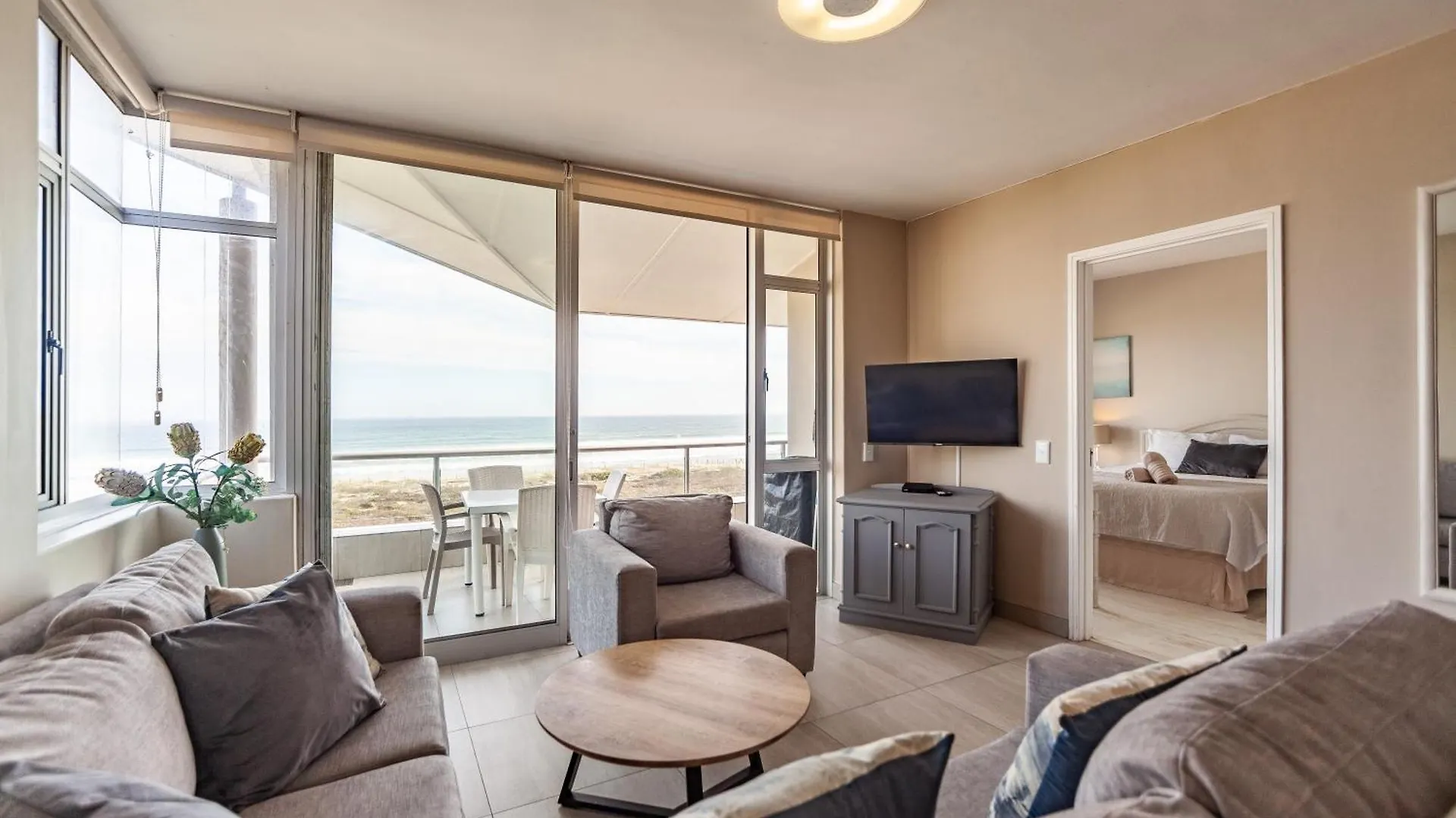 Luxury Private Beachfront 2 Bedroom Dolphin Apartment, Blouberg, Cape Town Bloubergstrand South Africa